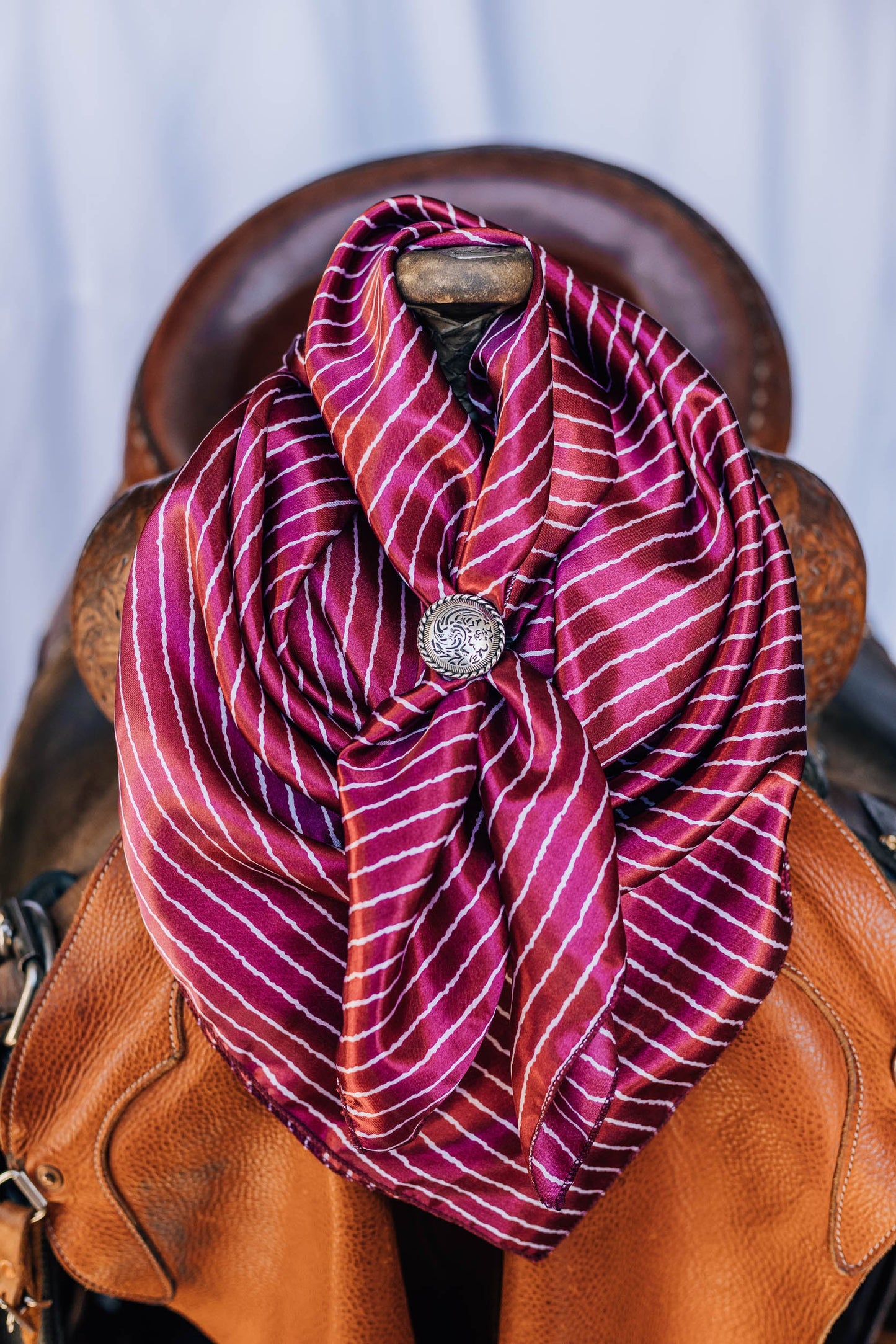 PRE 45" USIN WILD RAG RED GARNET SQUIGGLE