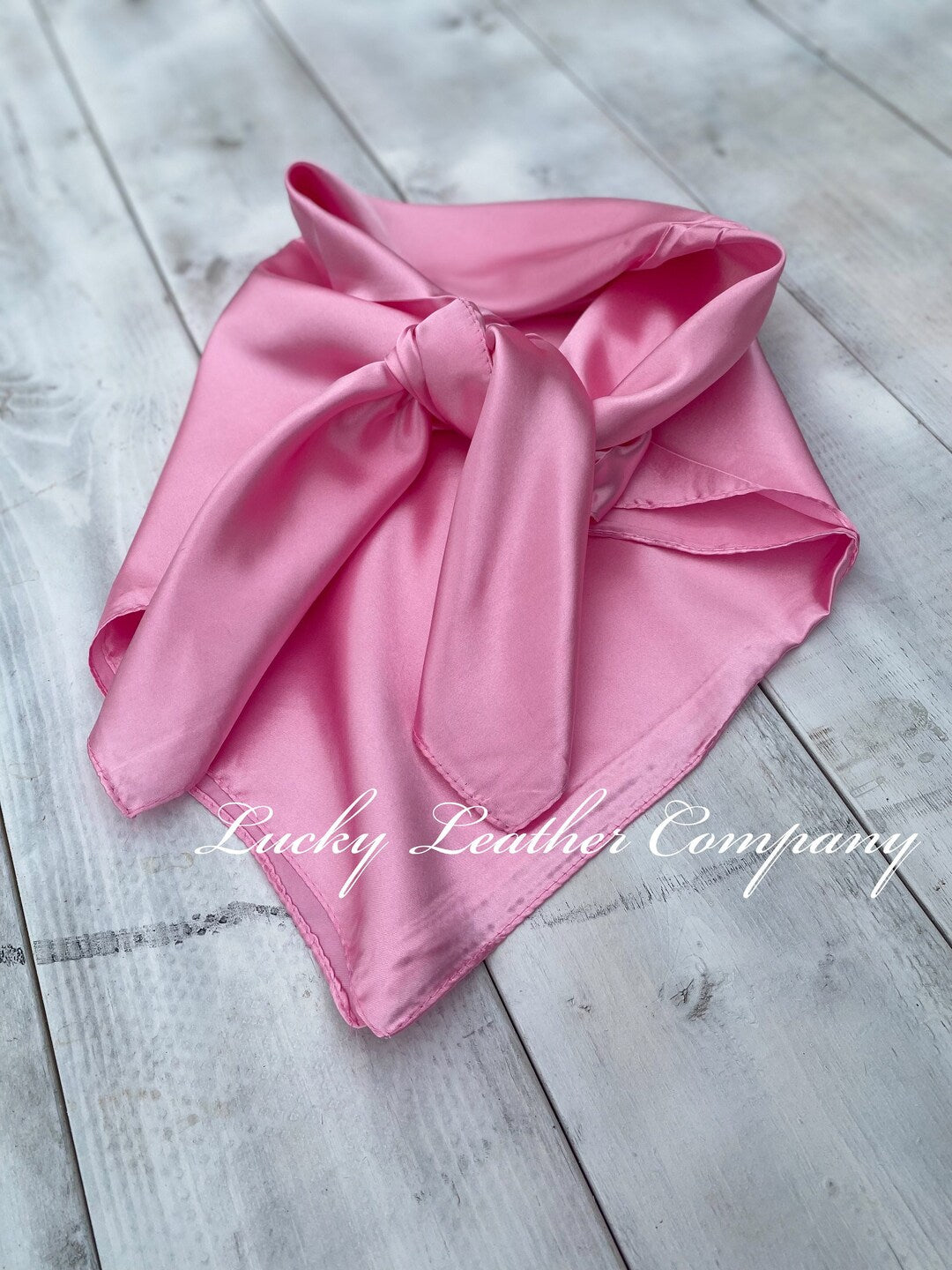 PRE 36" EVERYDAY WILD RAG LIGHT PINK SQUIGGLE.